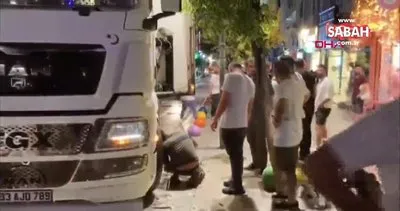 Kadıköy’de saatler süren tır kurtarma çabası | Video