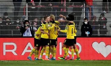 Borussia Dortmund 3 puanı 3 golle aldı