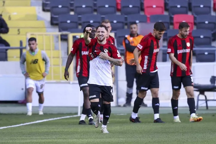 SON DAKİKA: Trendyol Süper Lig’de gol krallığı alev aldı! Zirvede sürpriz isim var...