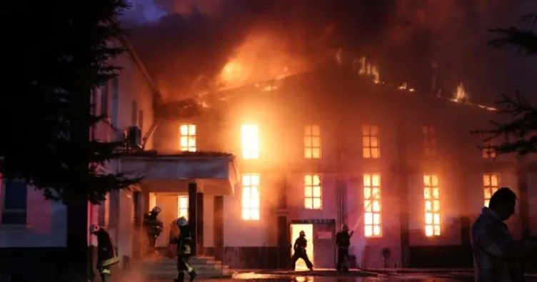 Kayseri’de mobilya fabrikasında yangın