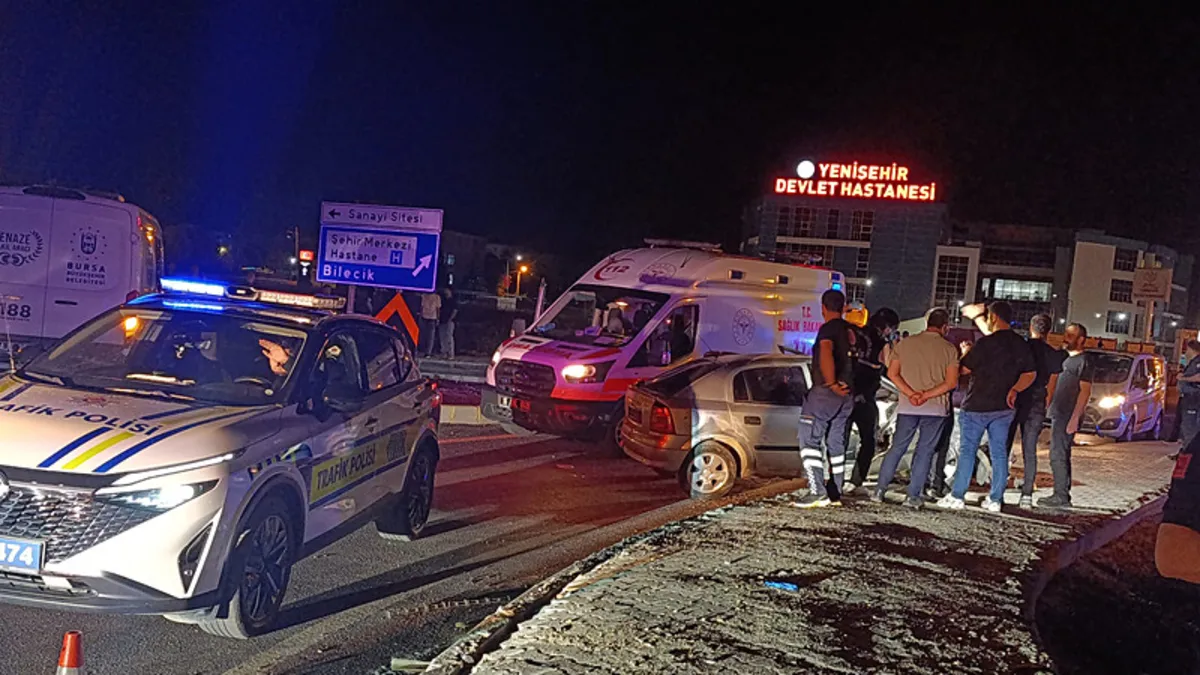Bursa’da otomobil kaldırıma çarptı: 1 ölü, 1 yaralı Bursa’da otomobil kaldırıma çarptı: 1 ölü, 1 yaralı