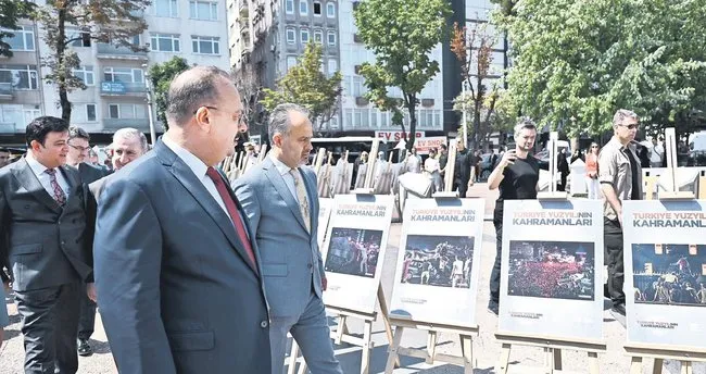 Şehitlikte duygusal anma