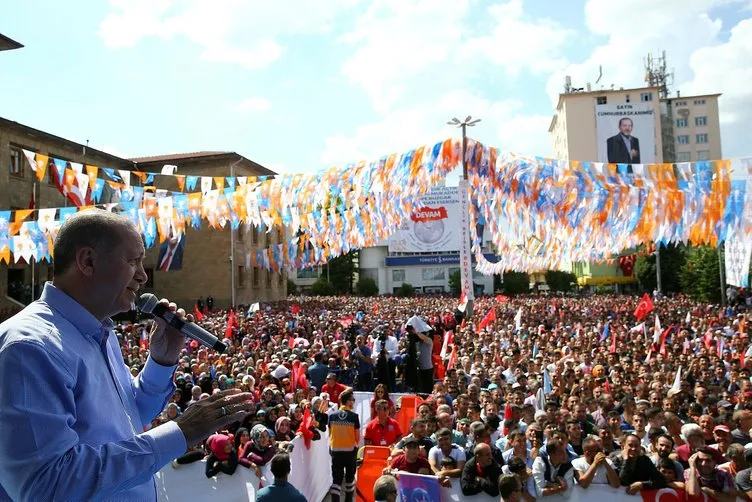 Vatandaşlar Cumhurbaşkanı Erdoğan'ı Isparta'da coşkuyla karşıladı