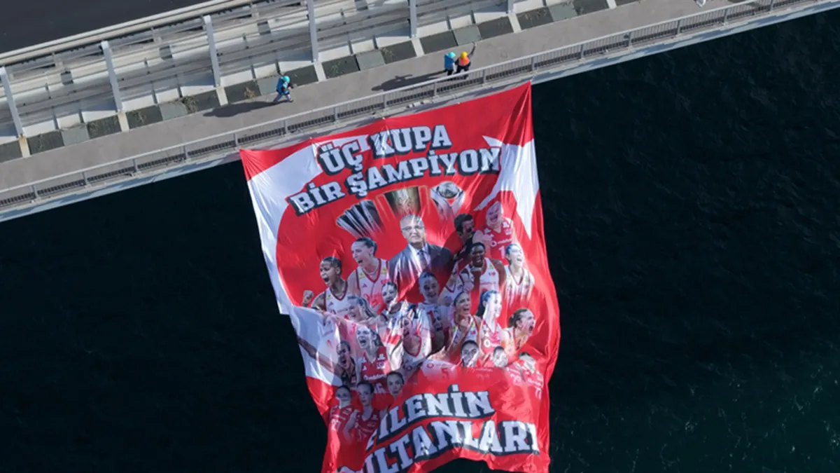 Filenin Sultanları'nın kupaları İstanbul Boğazı'nda dalgalanıyor