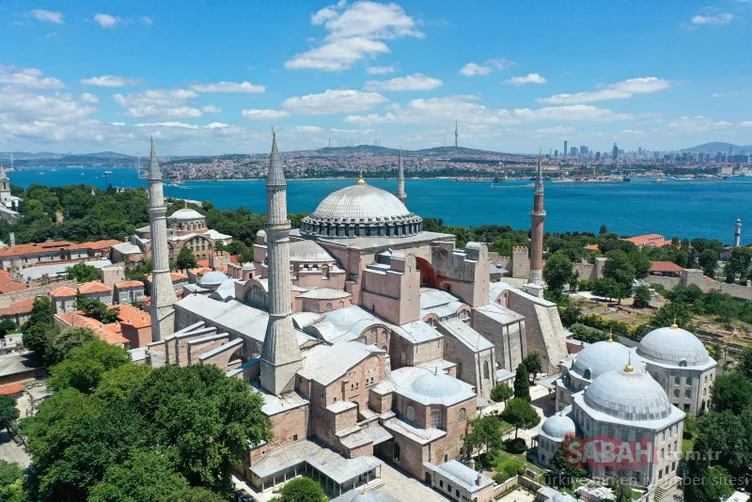 Εικόνες της τελευταίας στιγμής και όλες οι εξελίξεις από την Αγία Σοφία που προετοιμάστηκαν για την προσευχή της Παρασκευής