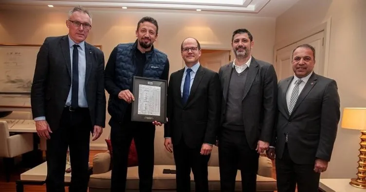 Hidayet Türkoğlu, FIBA heyetiyle bir araya geldi