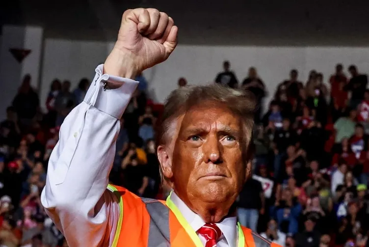 Seçmenine hakareti affetmedi! Trump’tan Biden’a çöp kamyonlu yanıt: Şerefine sürüyorum!