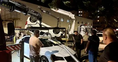 Trabzon'da devrilen otomobil hastane otoparkındaki 2 otomobilin üzerine düştü: 2 yaralı #trabzon