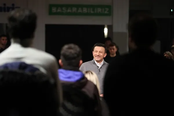 alsancak-gul-sokaka-gittigim-gun-heyecandan-uyuyamadim-ozgurluk-herkesin-vazgecilmezidir-1707725011054.jpg Hamza Dağ İzmirli gençlerle bir araya geldi: Özgürlük herkesin vazgeçilmezidir