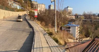 Araç 7 metreden düştü