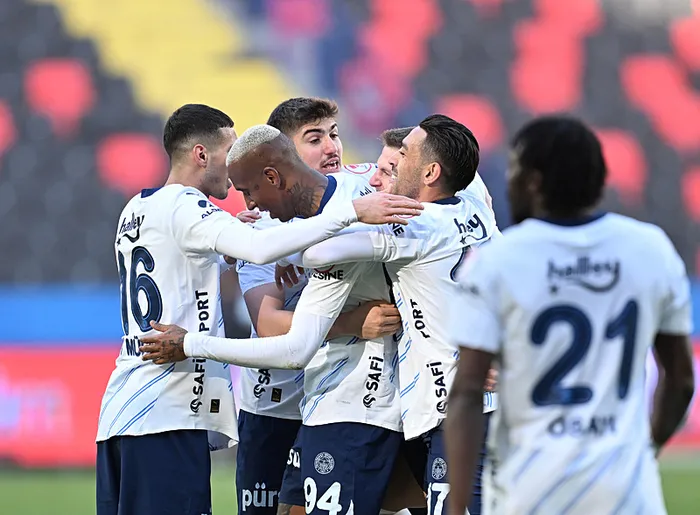 fenerbahce-ile-antalyaspor-ligde-58-randevuda-1740818060028.jpg