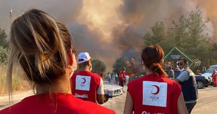 Kızılay alev savaşçılarının yanında