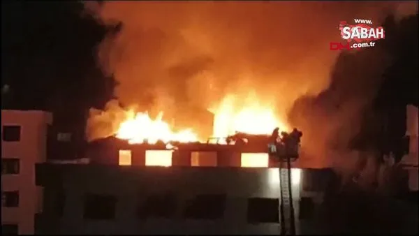 Pendik'te metruk binanın çatı katı alev alev yandı | Video