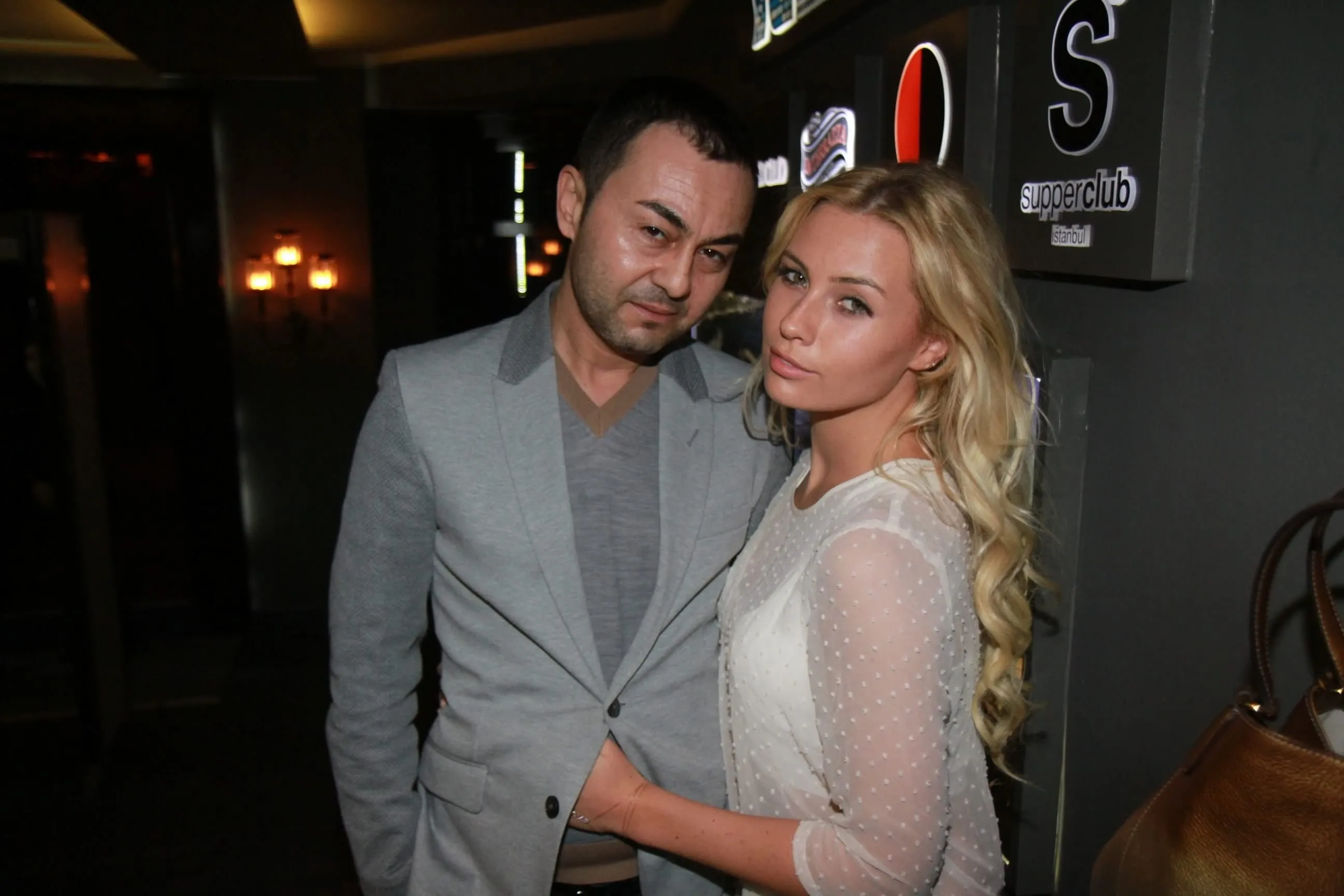 Serdar Ortaç eşi Chloe Loughnan�ı kaybetti FotoHaber Magazin