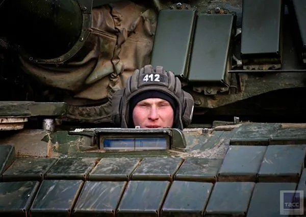 Rusya'da tank biatlonu yarışması