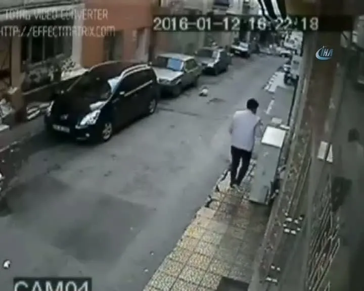 Kaçtı ama öldürülmekten kurtulamadı... O anlar kamerada