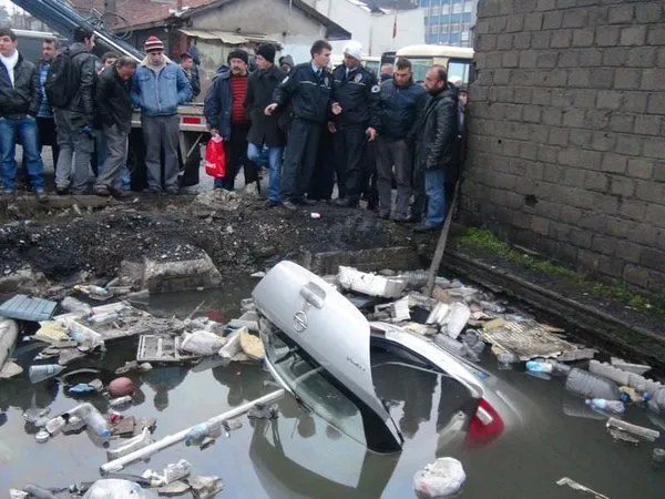 Otomobili geri vitese takınca...