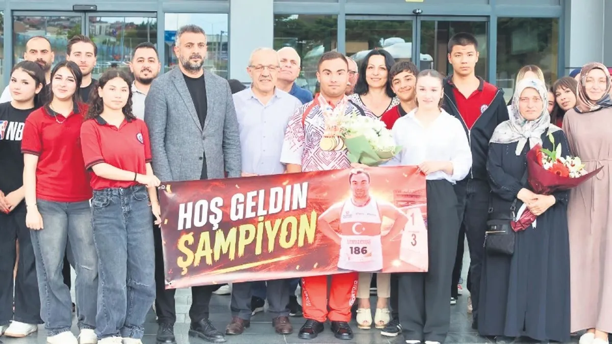 Down Sendromlu Milli Sporcu Abdullah İnan 7 Madalyayla Trabzon'a Döndü