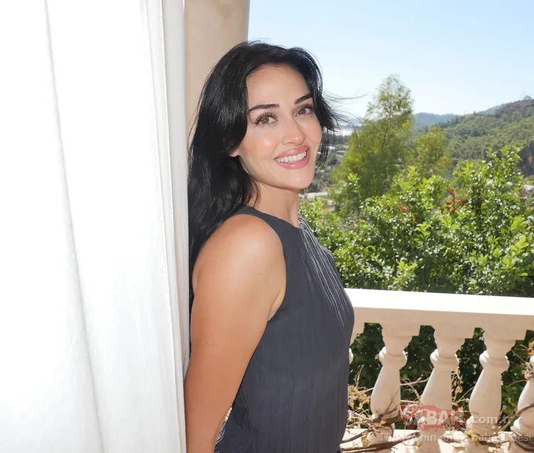 Sevgilisi kayıtsız kalmadı... Esra Bilgiç duru güzelliğiyle göz kamaştırdı! 4 Sevgilisi kayıtsız kalmadı... Esra Bilgiç duru güzelliğiyle göz kamaştırdı!