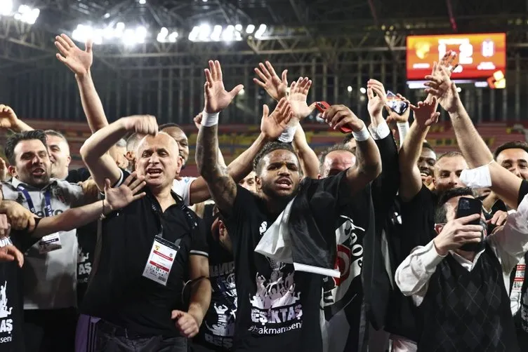 Son dakika: Beşiktaş üç yıl aradan sonra şampiyon oldu! İşte tarihi gecenin fotoğrafları…