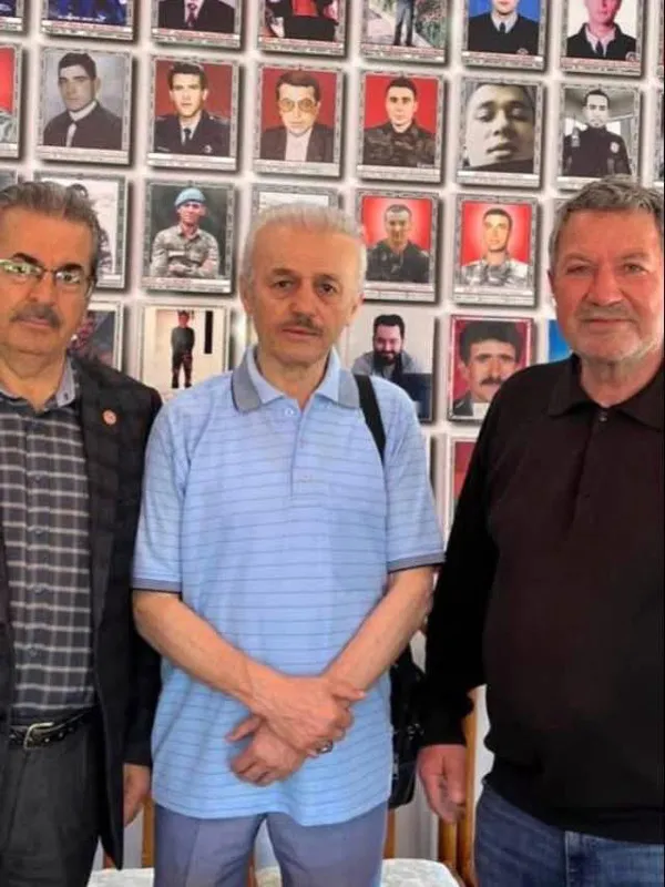 helal-sana-bayram-amca-vatan-hasretini-dizelere-doken-gurbetci-kitabinin-geliri-sehit-ailelerine-bagisladi-1780988305032.jpg