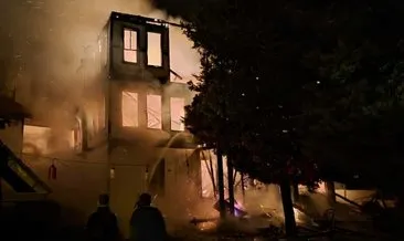 Bolu'da korkutan yangın: Tarihi konak kül oldu! #bolu