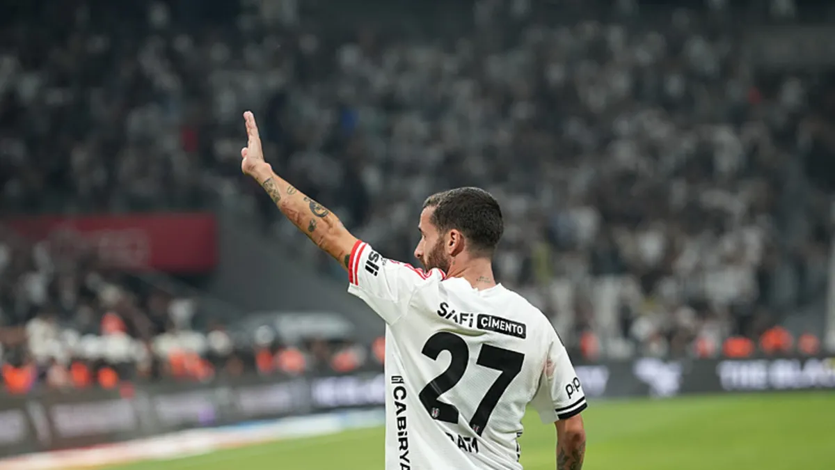 Beşiktaş’ın Trabzonspor maçı kamp kadrosu belli oldu! Rafa Silva kararı Beşiktaş’ın Trabzonspor maçı kamp kadrosu belli oldu! Rafa Silva kararı