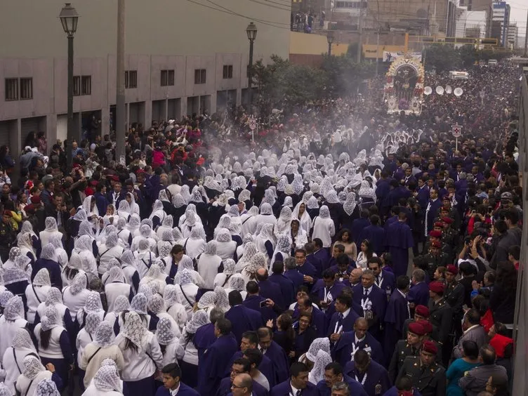 Peru’da Lord of Miracles Festivali