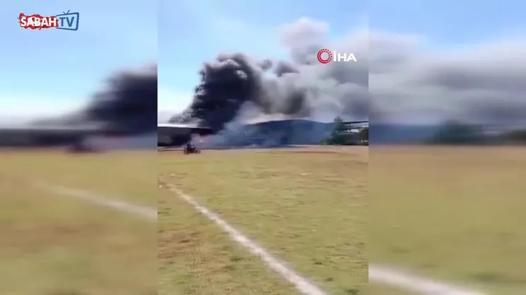 Meksika'da küçük uçak düştü: 7 ölü | Video