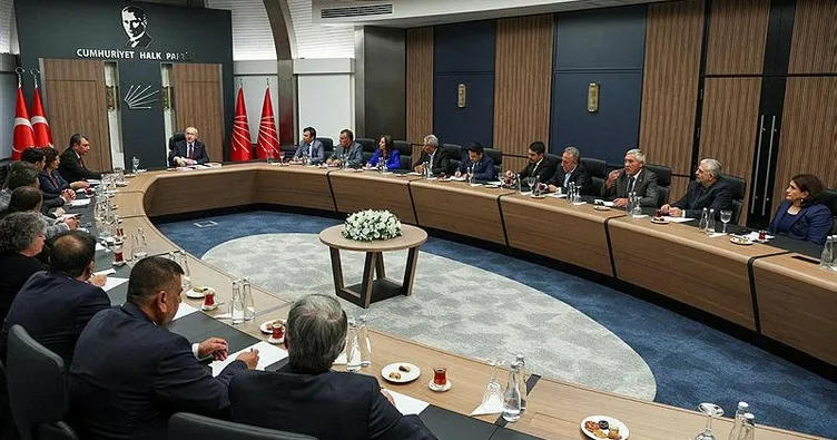 CHP’de kurultay krizi sürüyor