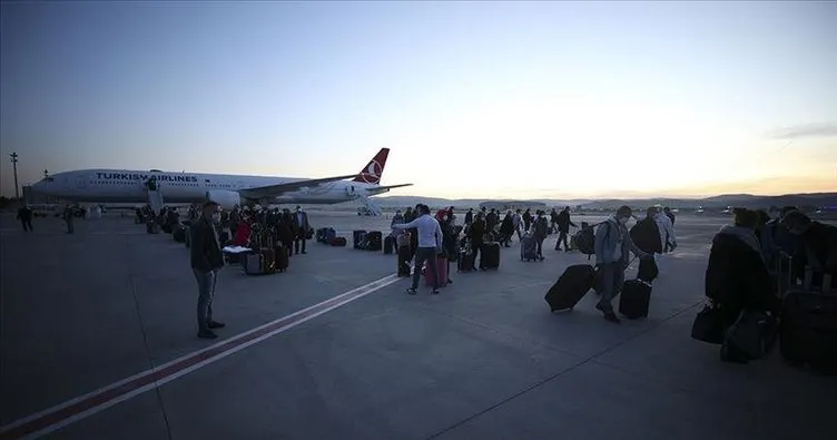 İngiltere’den 349 Türk vatandaşı uçakla Ankara’ya getirildi