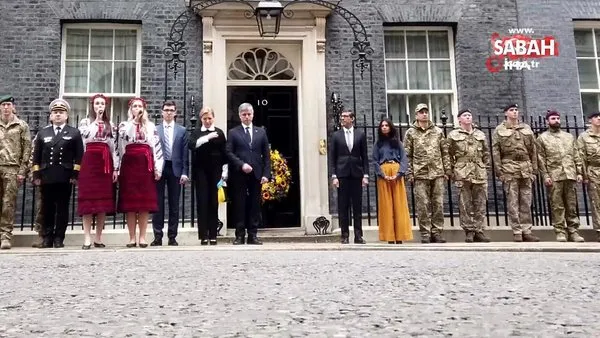 İngiltere Başbakanı Sunak savaşta hayatını kaybedenler anısına saygı duruşunda bulundu | Video