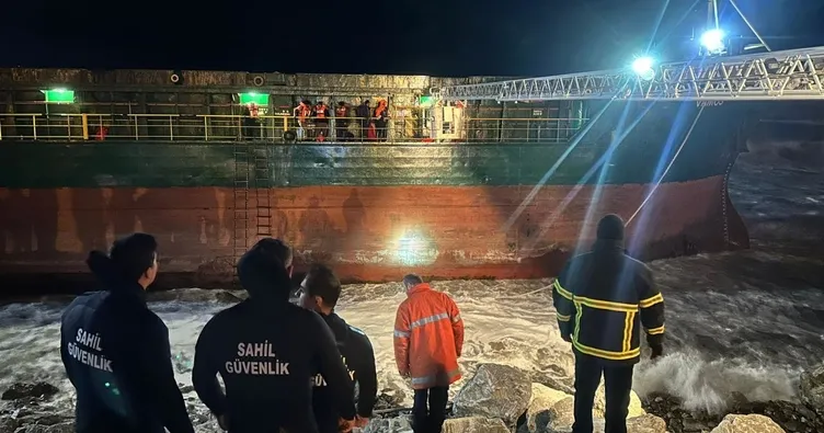 Kastamonu’da yük gemisi karaya oturdu