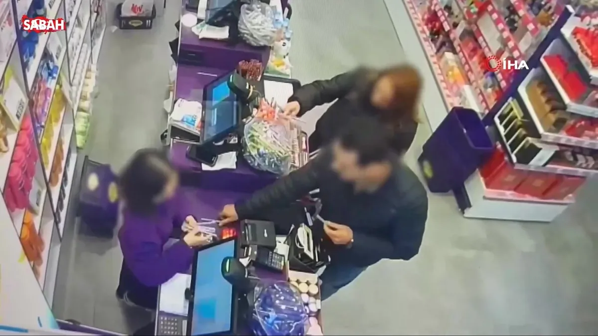 Kozmetik market zincirine dadanan aile 3 ayda 1 milyon 200 bin TL’lik ürün çaldı! O anlar kamerada | Video videosunu izle Kozmetik market zincirine dadanan aile 3 ayda 1 milyon 200 bin TL’lik ürün çaldı! O anlar kamerada | Video videosunu izle