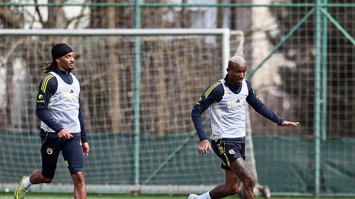 Fenerbahçe günün ilk antrenmanını yaptı! Fenerbahçe günün ilk antrenmanını yaptı!