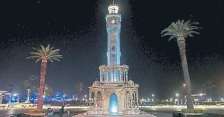 İzmir Saat Kulesi maviye büründü