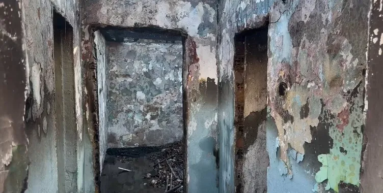 Madde bağımlısı adam ailesinin evini ateşe verdi: Annesi isyan etti!