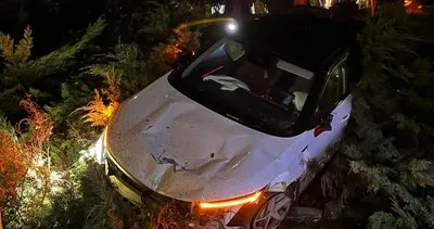 Kocaeli'de akılalmaz kaza: Kontrolü kaybeden sürücü site bahçesine uçtu! #kocaeli