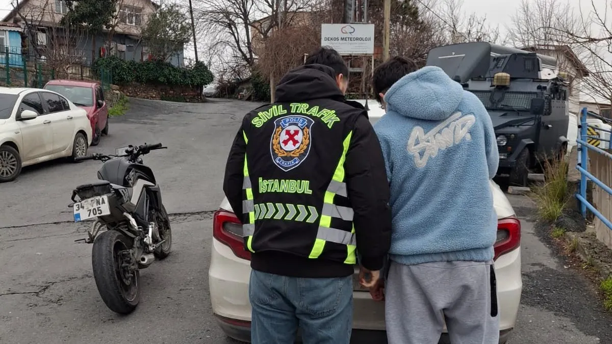 Sarıyer’de akrobatik hareket yapan sürücüye ceza yağdı Sarıyer’de akrobatik hareket yapan sürücüye ceza yağdı