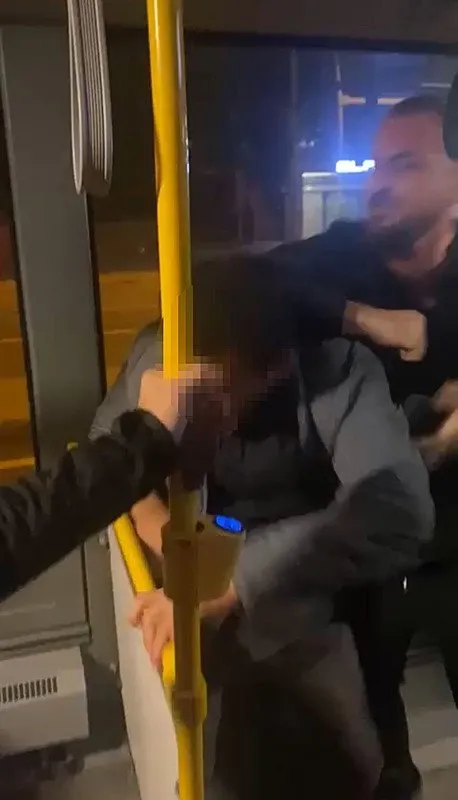 otobus-bekleyen-kadini-taciz-edip-takip-etti-en-sonunda-otobuste-darp-edildi-1728978070377.jpeg