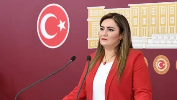 Özgür Özel yine bildiğini okudu! Tabanın sesine kulak tıkadı, kendi adayını dayattı!
