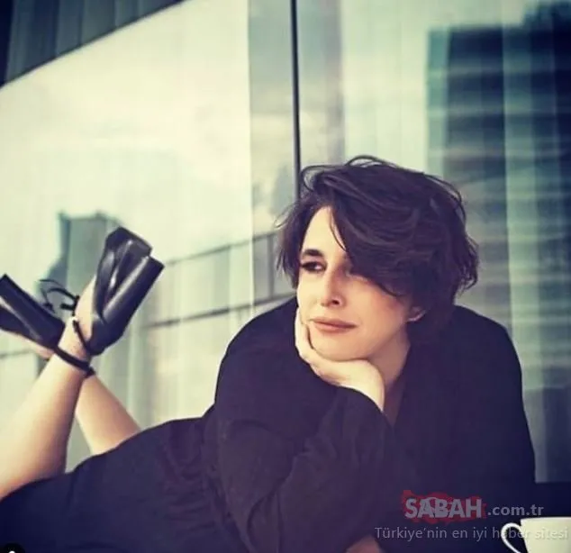 Esra Dermancıoğlu külotlu çorabıyla pencere önünde dans etti! İşte o görüntüler...