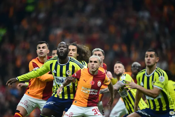 derbi-canli-super-ligde-galatasaray-fenerbahce-maci-ilk-yari-oynaniyor-1793040696375.jpg
