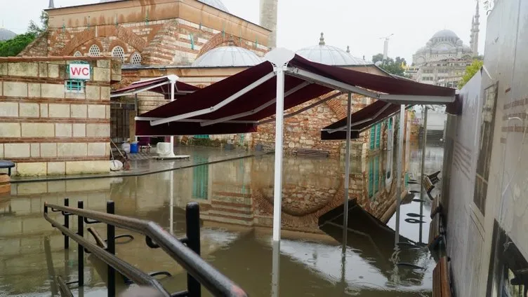 Eminönü'nde selin ardından son durum