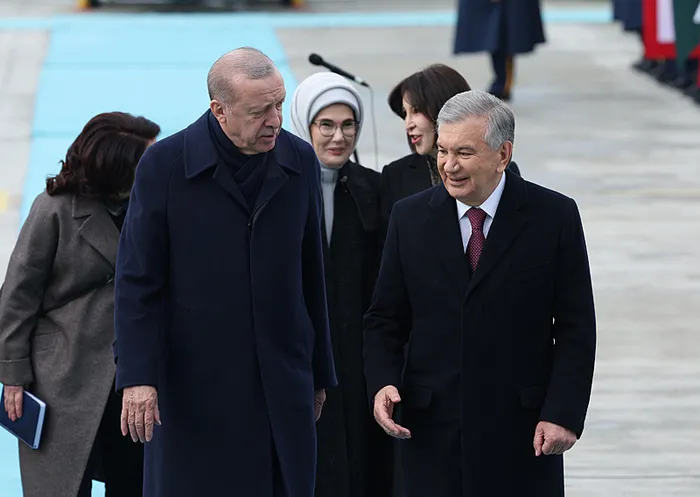 son-dakika-ozbekistan-cumhurbaskani-ankarada-baskan-erdogan-karsiladi-stratejik-adimlar-atilacak-1769692088746.jpg SON DAKİKA! Özbekistan Cumhurbaşkanı Ankara'da! Başkan Erdoğan karşıladı! Stratejik adımlar atılacak