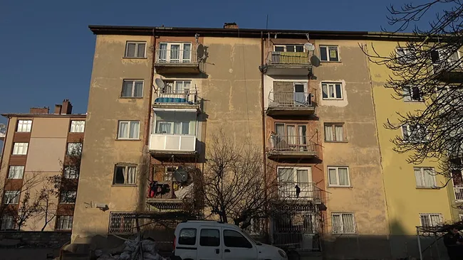 konyada-yikilma-tehlikesi-olan-iki-bina-bosaltildi-1738606807812.jpeg
