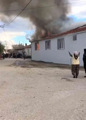 Bayındır’da müstakil ev alevlere teslim oldu