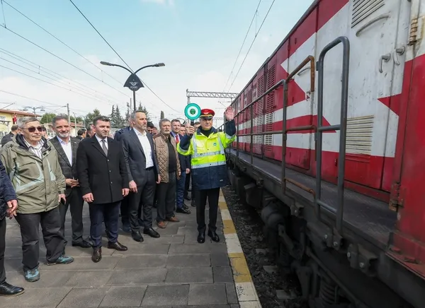 yaralari-sarmak-icin-bir-tren-daha-kalkti-1679669271573.jpeg
