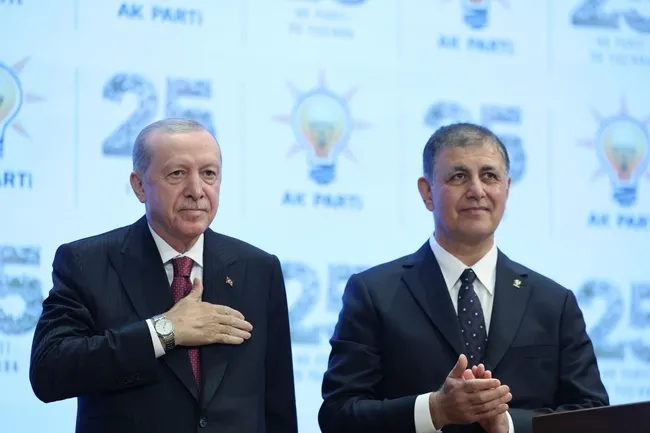 cemil-tugaydan-baskan-erdogana-ovgu-dolu-sozler-turkiyenin-yetistirdigi-en-guclu-siyasetci-1792686571396.jpg