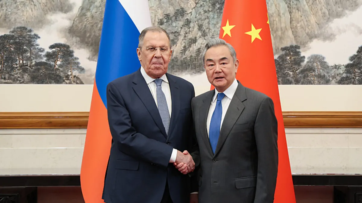 Rusya Dışişleri Bakanı Lavrov, Çinli mevkidaşı Vang ile görüştü Rusya Dışişleri Bakanı Lavrov, Çinli mevkidaşı Vang ile görüştü